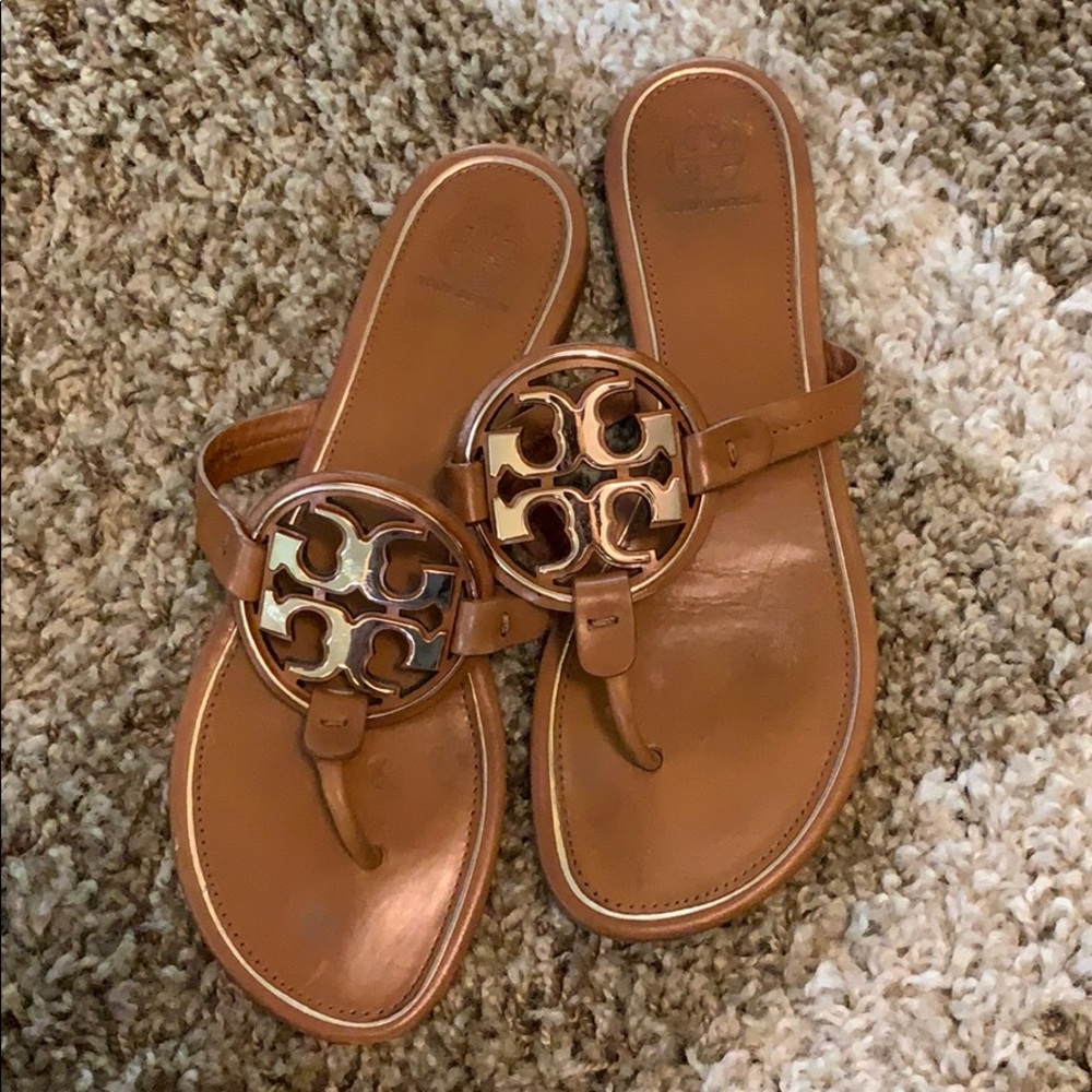 Tory Burch Millers Size 9 Brown w/Rose Gold Emblem